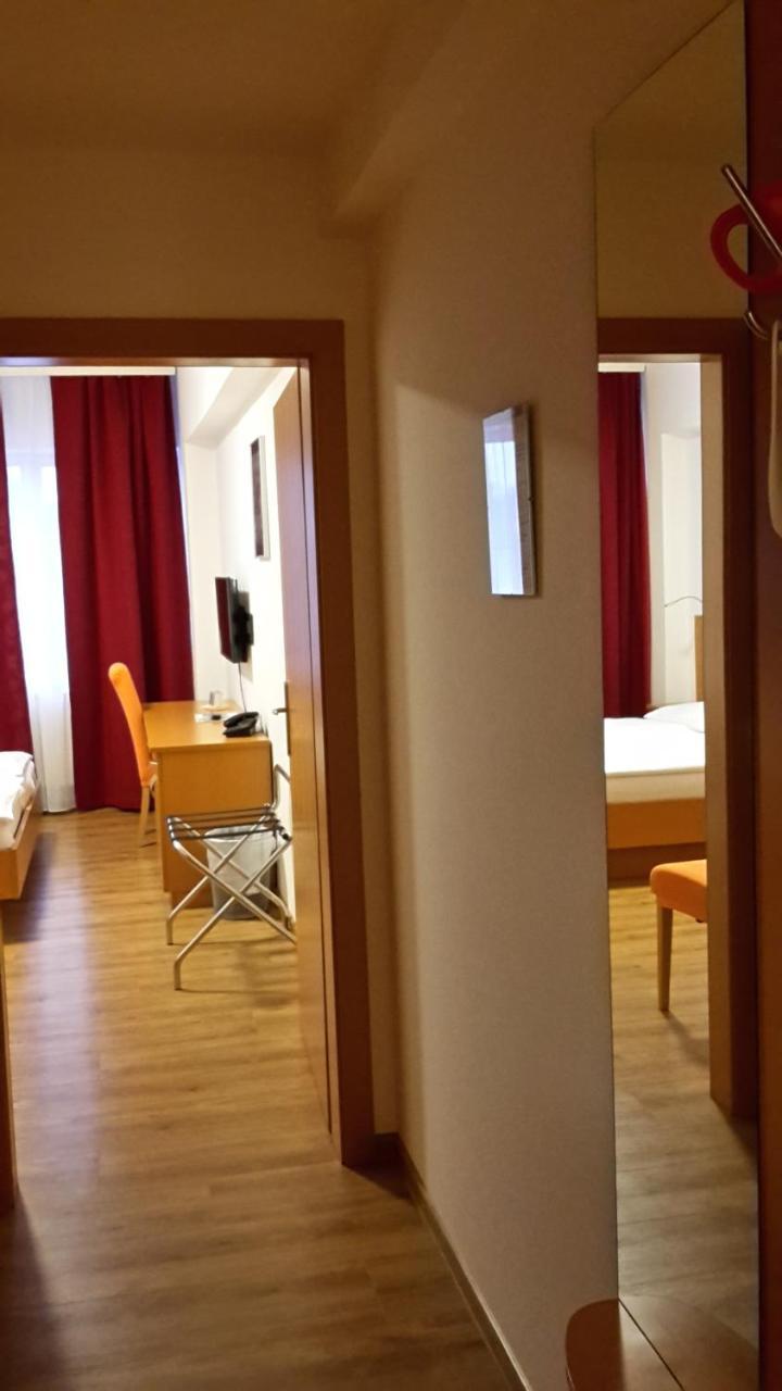 Hotel - Restaurant Martinihof Lajtaszentmiklós Kültér fotó